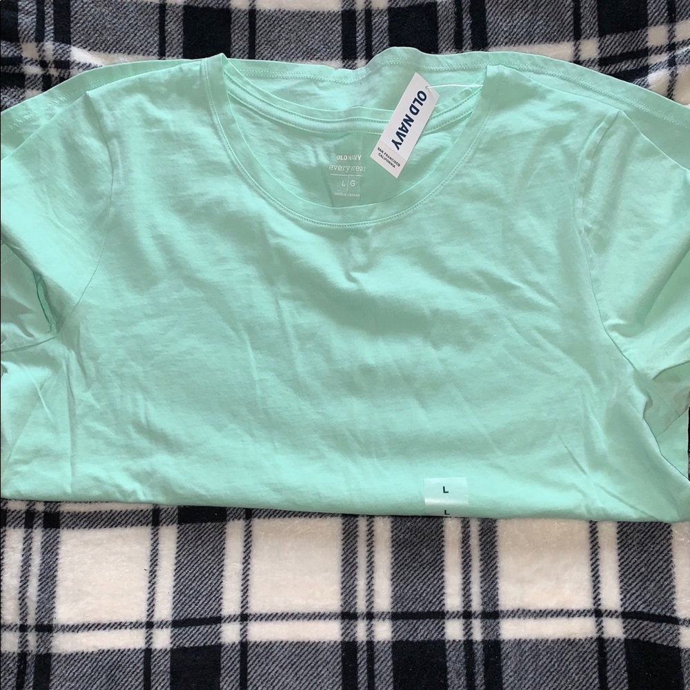 Old Navy T-shirt size L